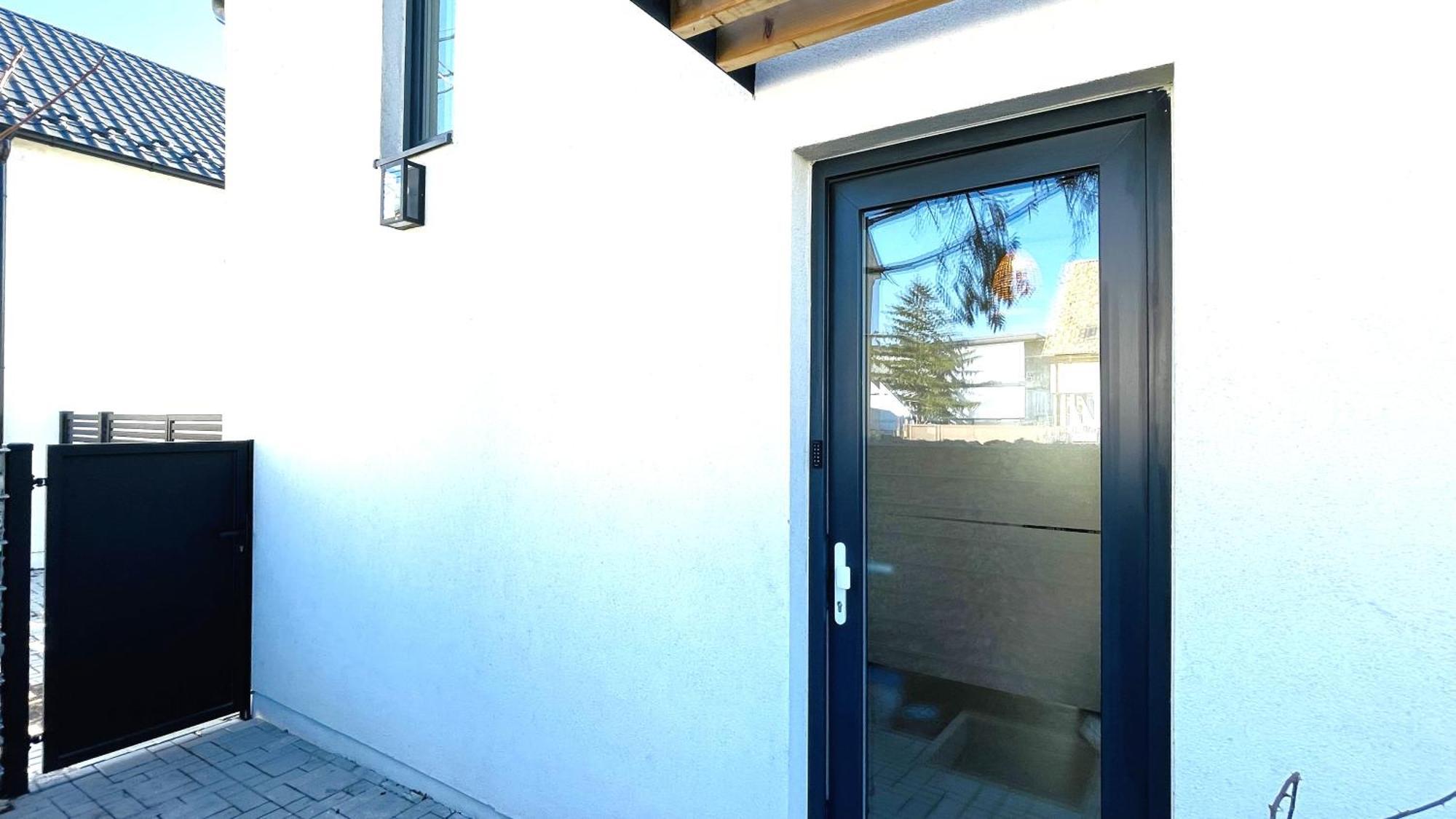 House Flow, 3 Room, Free 2 Parking Братислава Экстерьер фото
